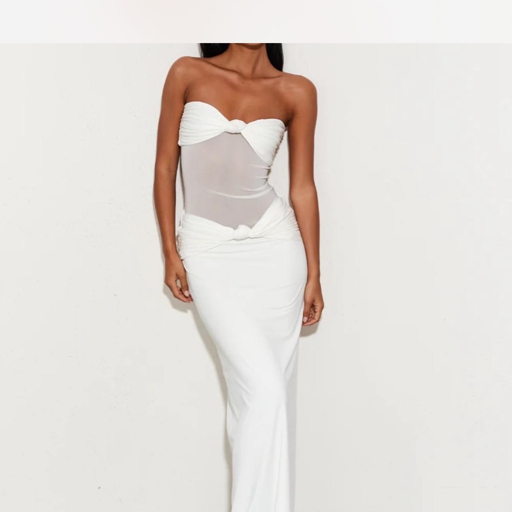 SASHA THERESE DRESS
SIZE MEDIUM